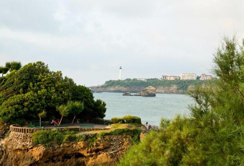 Отель Hôtel Le Saphir