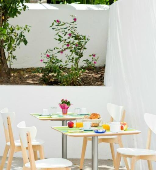 Отель Hôtel Le Saphir