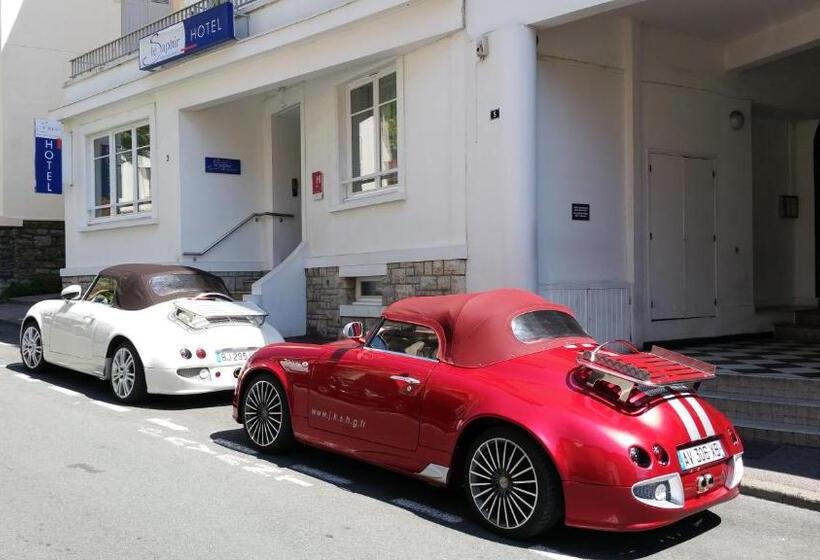 Отель Hôtel Le Saphir