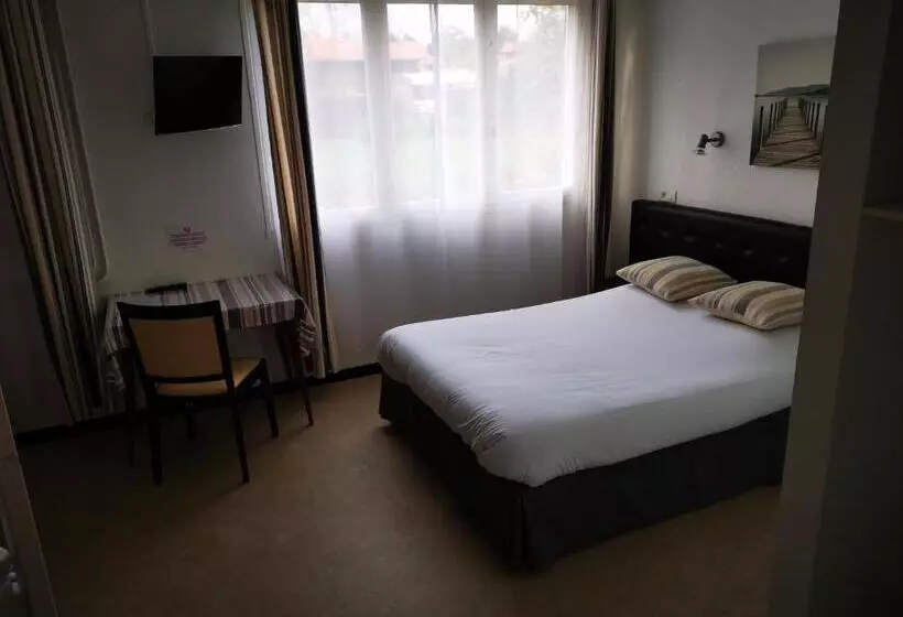 ホテル Auberge Les Mufliers   Hôtel Les Forges