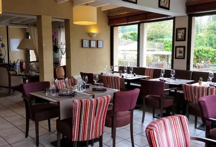 ホテル Hôtel Restaurant Côté Rivage