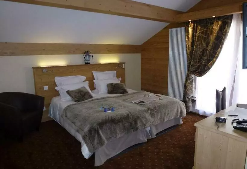 Hotelli Hôtel Restaurant Les Sapins Wellness & Gourmet
