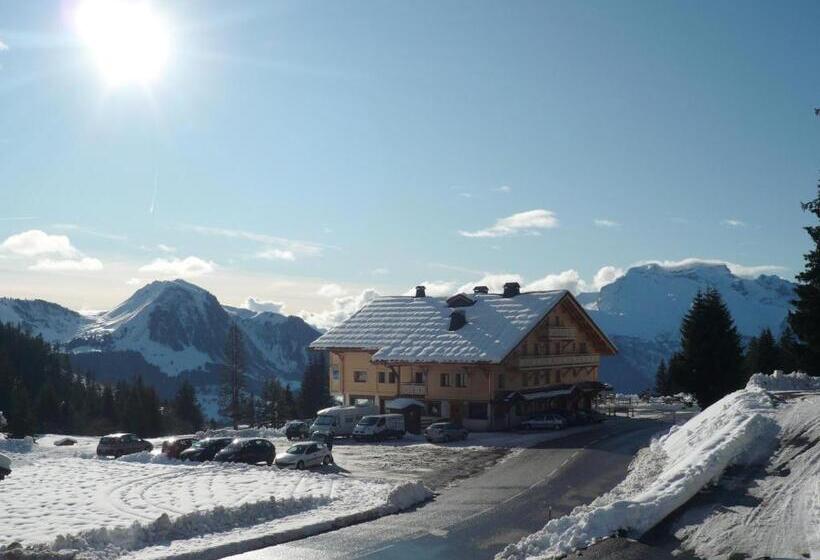 Отель Hôtel Restaurant Les Sapins Wellness & Gourmet