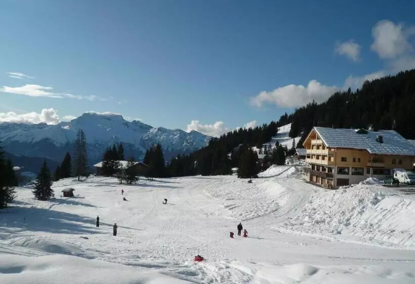 Hotelli Hôtel Restaurant Les Sapins Wellness & Gourmet