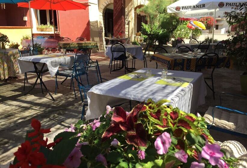 فندق La Bastide De Pont Royal