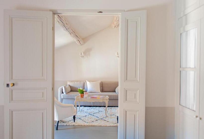 هتل La Maison Du Village