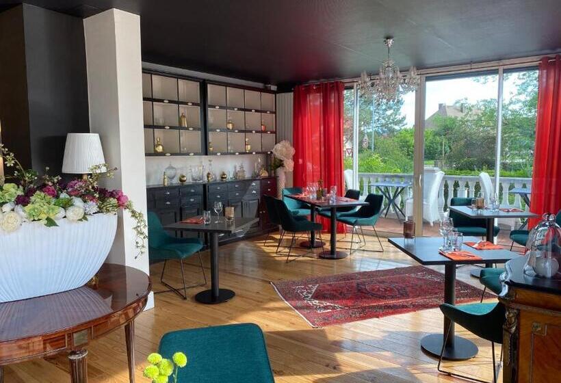 ホテル La Villa Hôtel Restaurant