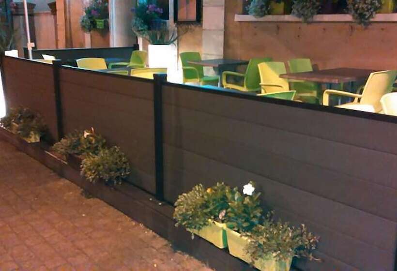 Отель Au Cheval Blanc