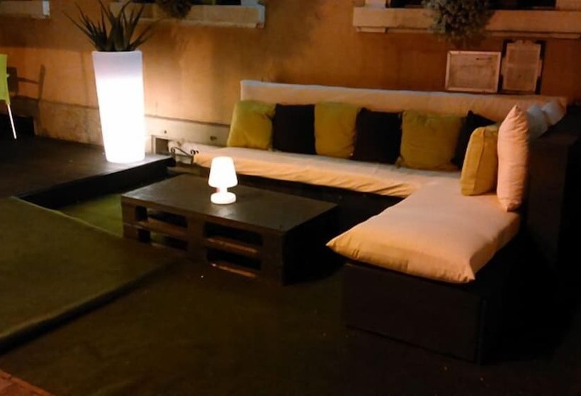 Отель Au Cheval Blanc