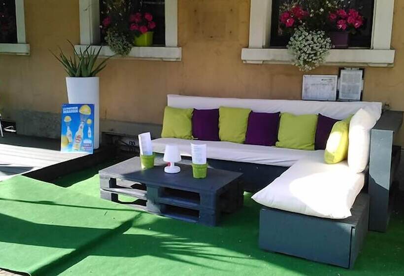 Отель Au Cheval Blanc