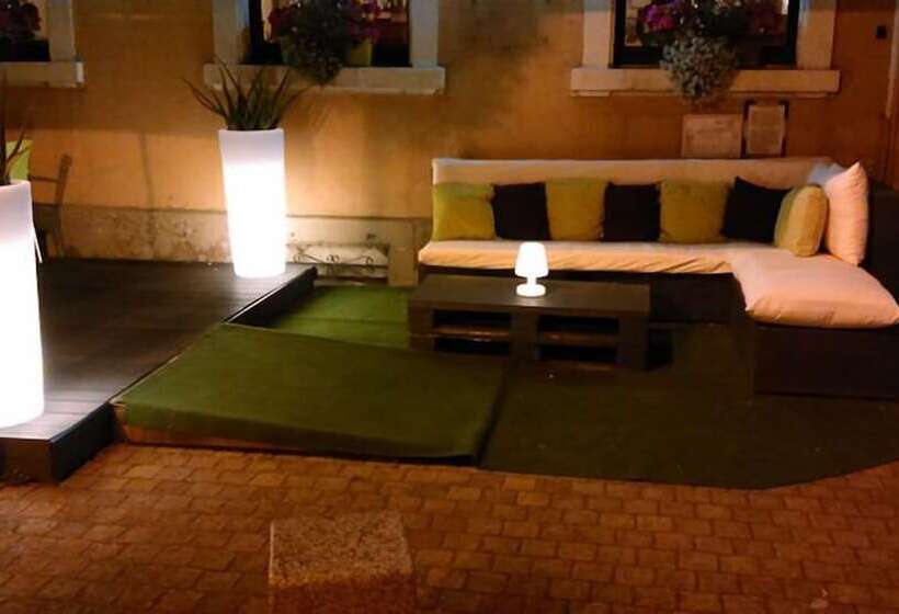 Отель Au Cheval Blanc