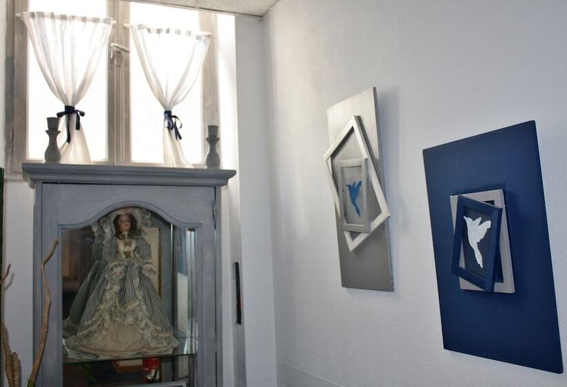 Отель Au Cheval Blanc