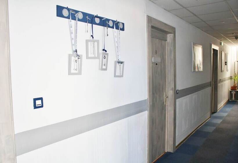 Отель Au Cheval Blanc