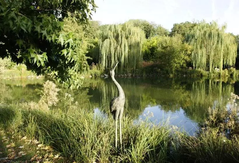 هتل Les Jardins De Beauval