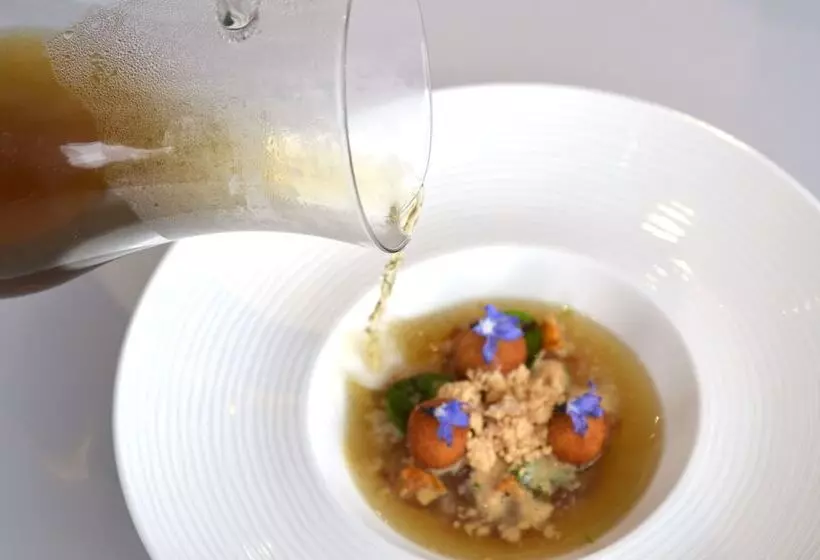 Hotelli L Adourable Auberge