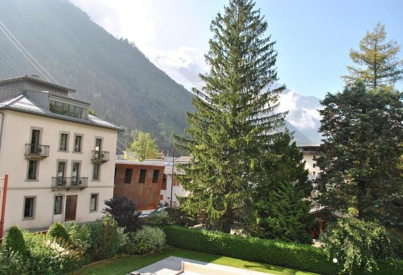 בית מלון כפרי Oustalet