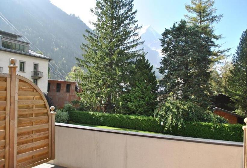 בית מלון כפרי Oustalet