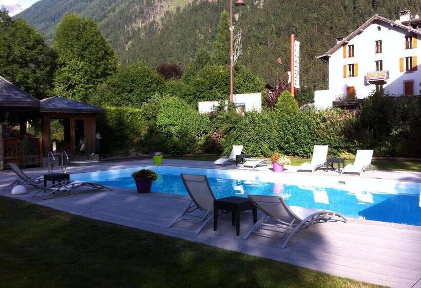 בית מלון כפרי Oustalet