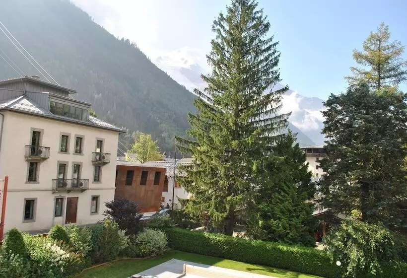 ホテル Oustalet