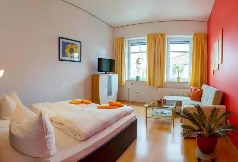 Hotelli Am Müritzhafen Garni