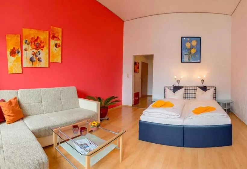 Hotelli Am Müritzhafen Garni