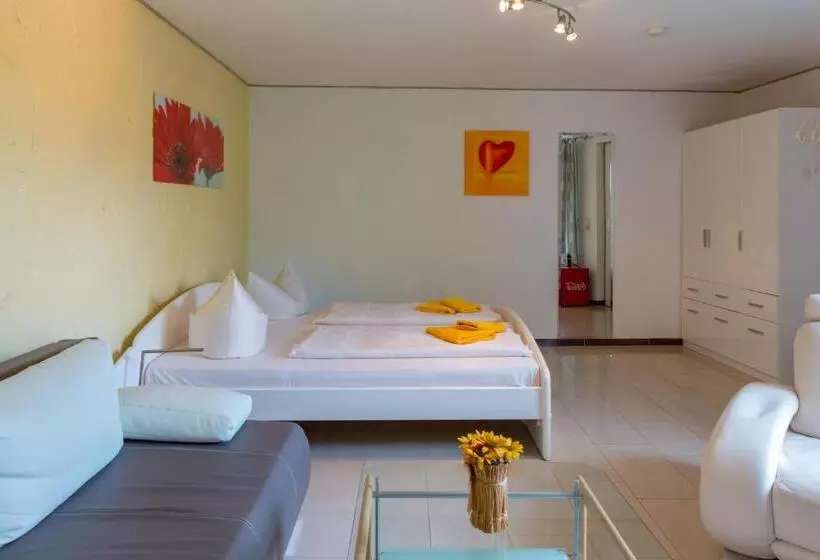 Hotelli Am Müritzhafen Garni
