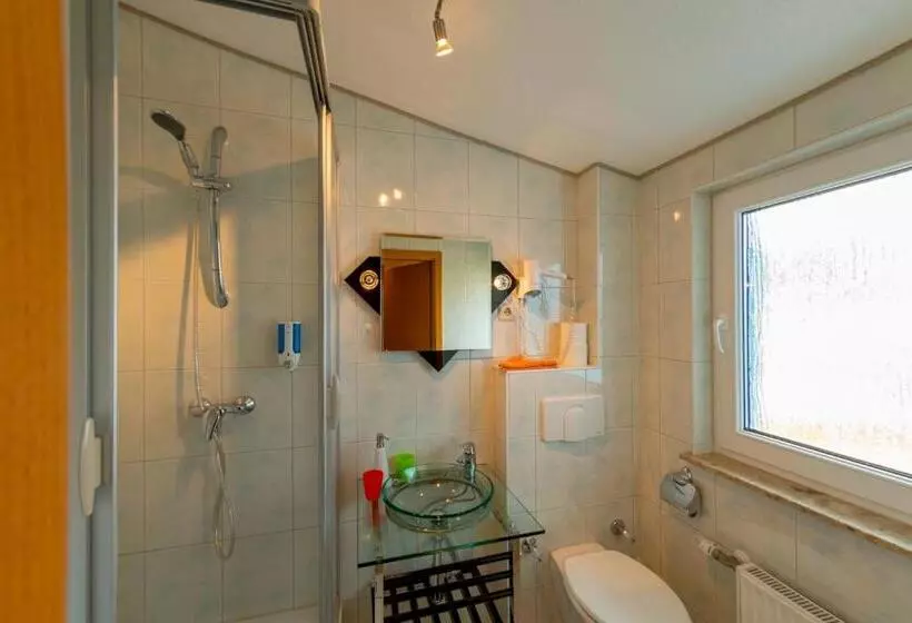 Hotelli Am Müritzhafen Garni