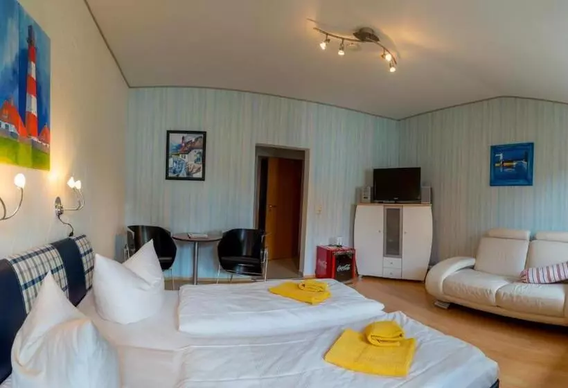 Hotelli Am Müritzhafen Garni