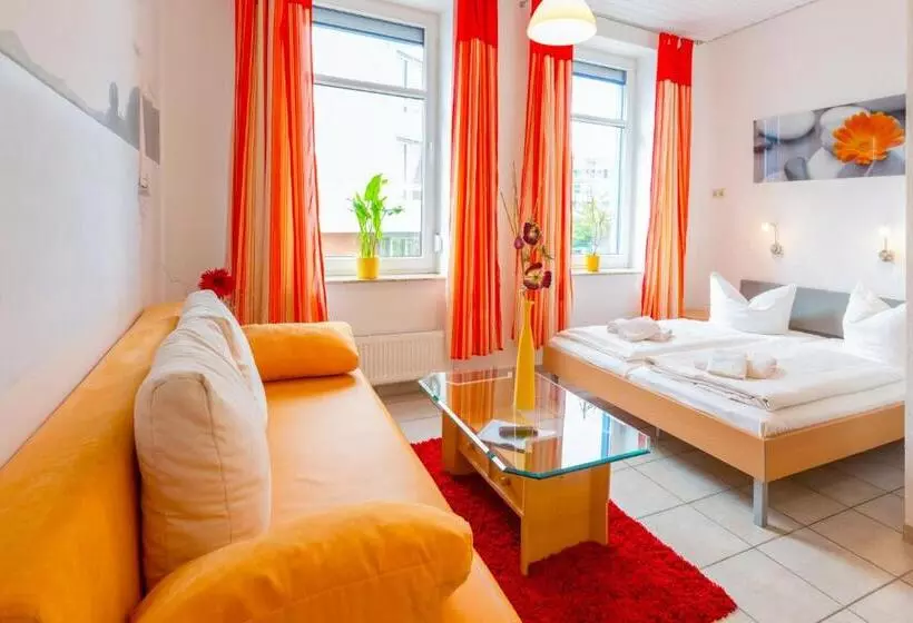 Hotelli Am Müritzhafen Garni