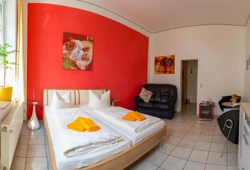Hotelli Am Müritzhafen Garni
