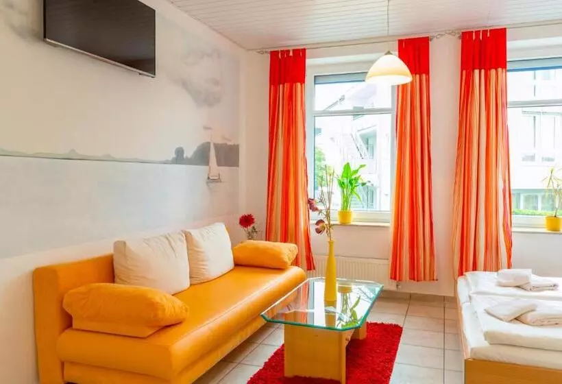 Hotelli Am Müritzhafen Garni