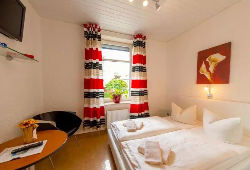 Hotelli Am Müritzhafen Garni