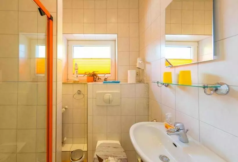 Hotelli Am Müritzhafen Garni