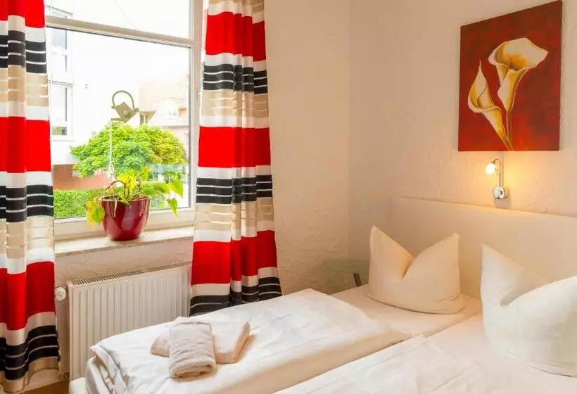 Hotelli Am Müritzhafen Garni