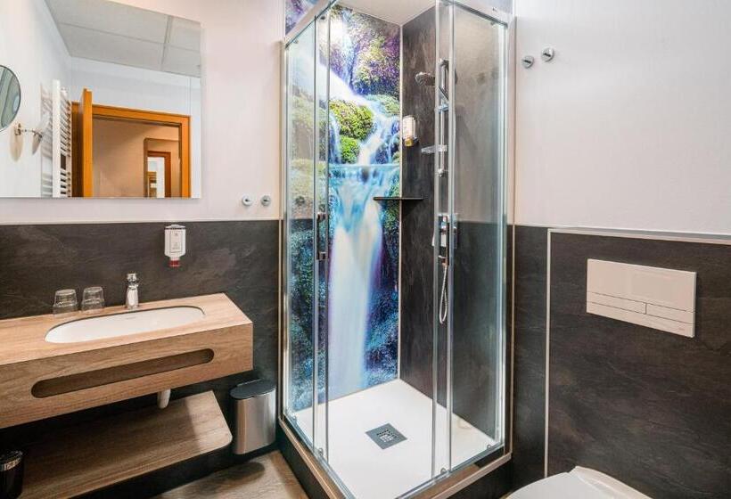 בית מלון כפרי Cafe Adler