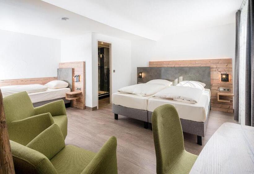 בית מלון כפרי Cafe Adler