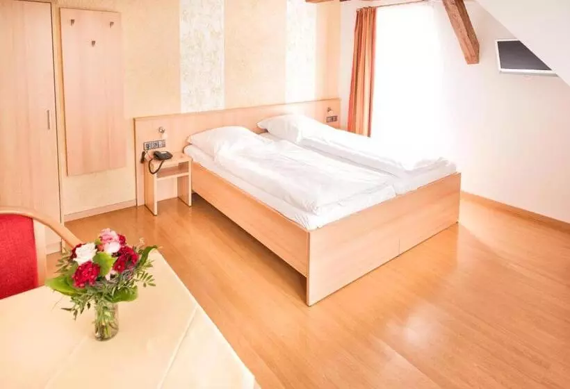 Hotelli Gasthof Zum Lamm