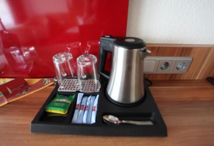 Отель Knaus Am Hafen