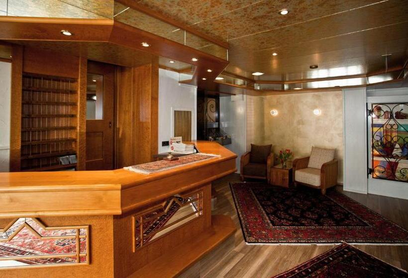 Отель Knaus Am Hafen