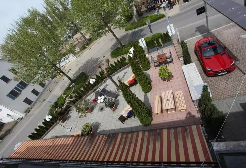 Hotelli Knaus Am Hafen