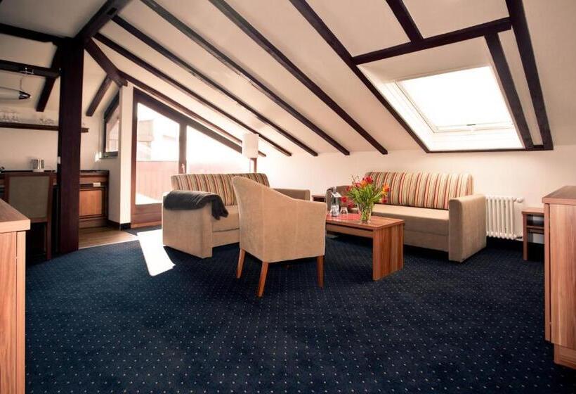 Отель Knaus Am Hafen