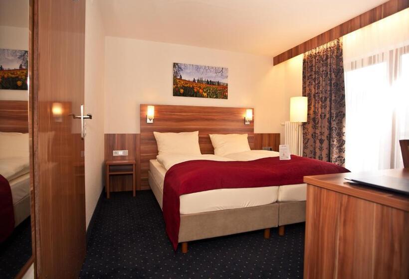 Отель Knaus Am Hafen