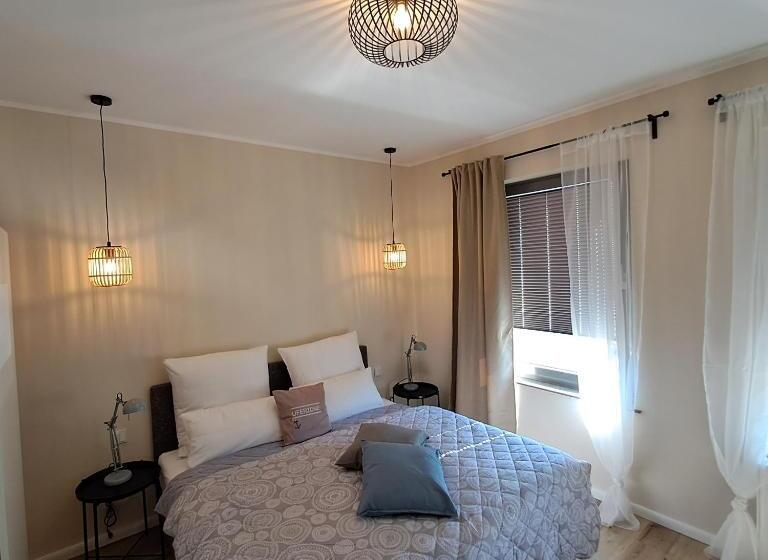 ホテル Ferienwohnungen Cafe Maarblick