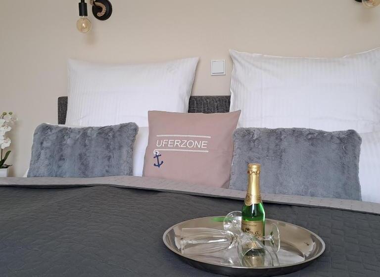 ホテル Ferienwohnungen Cafe Maarblick