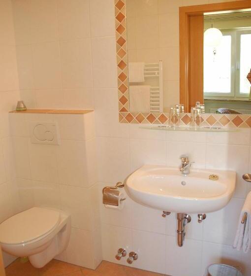 ホテル Ferienwohnungen Cafe Maarblick