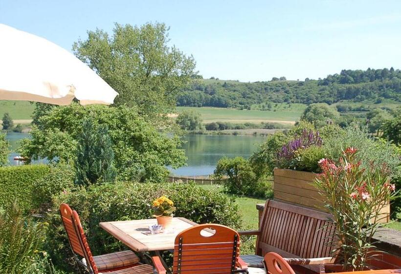 ホテル Ferienwohnungen Cafe Maarblick