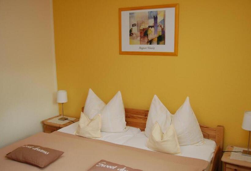 ホテル Ferienwohnungen Cafe Maarblick