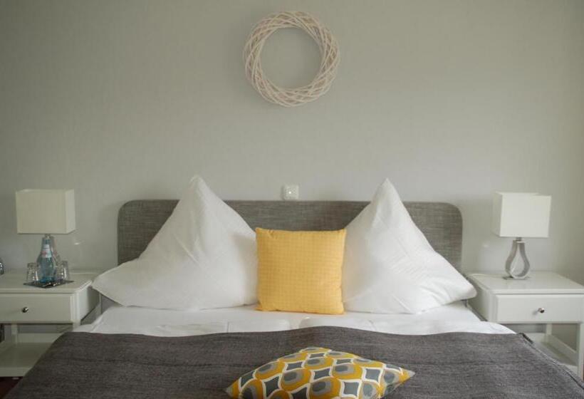 ホテル Ferienwohnungen Cafe Maarblick