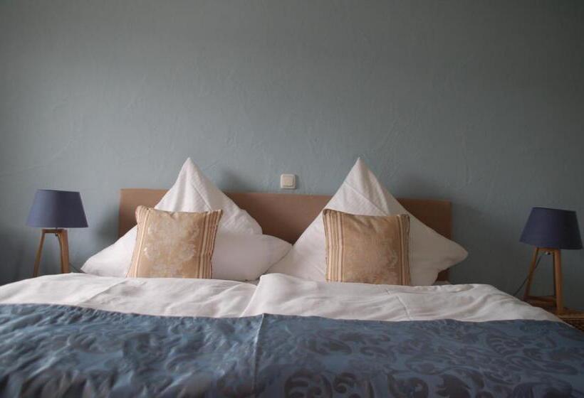 ホテル Ferienwohnungen Cafe Maarblick