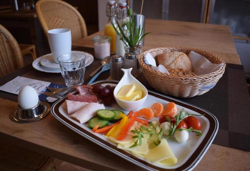 هتل Pension Zum Alten Fahrhaus